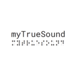 "myTrueSound" écrit en noir en lettres et en braille sur fond blanc